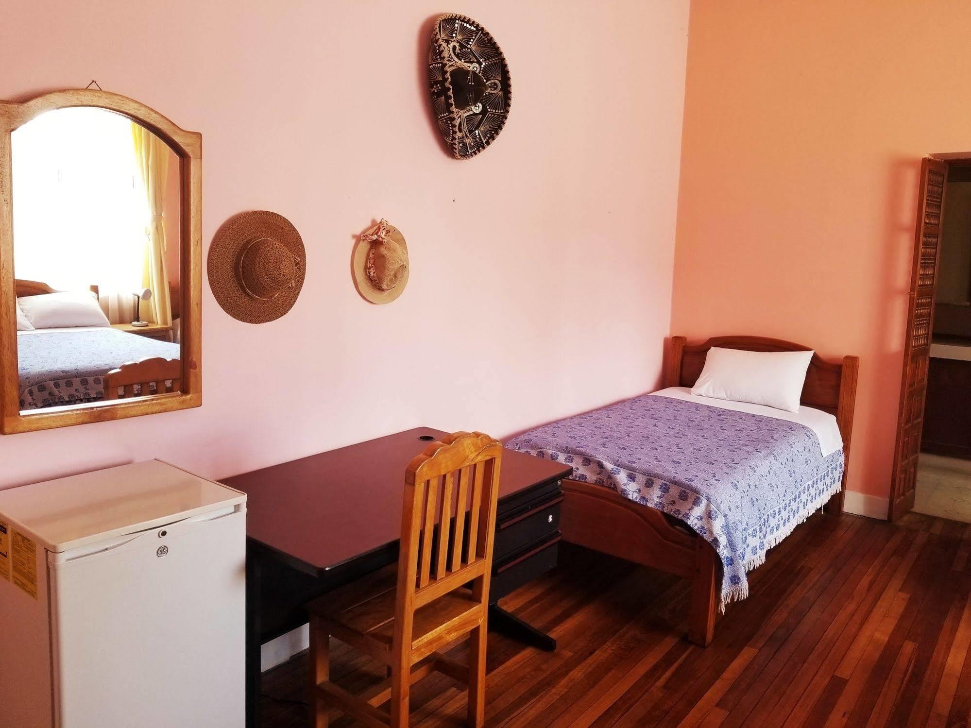 Travellers Inn Кито Екстериор снимка
