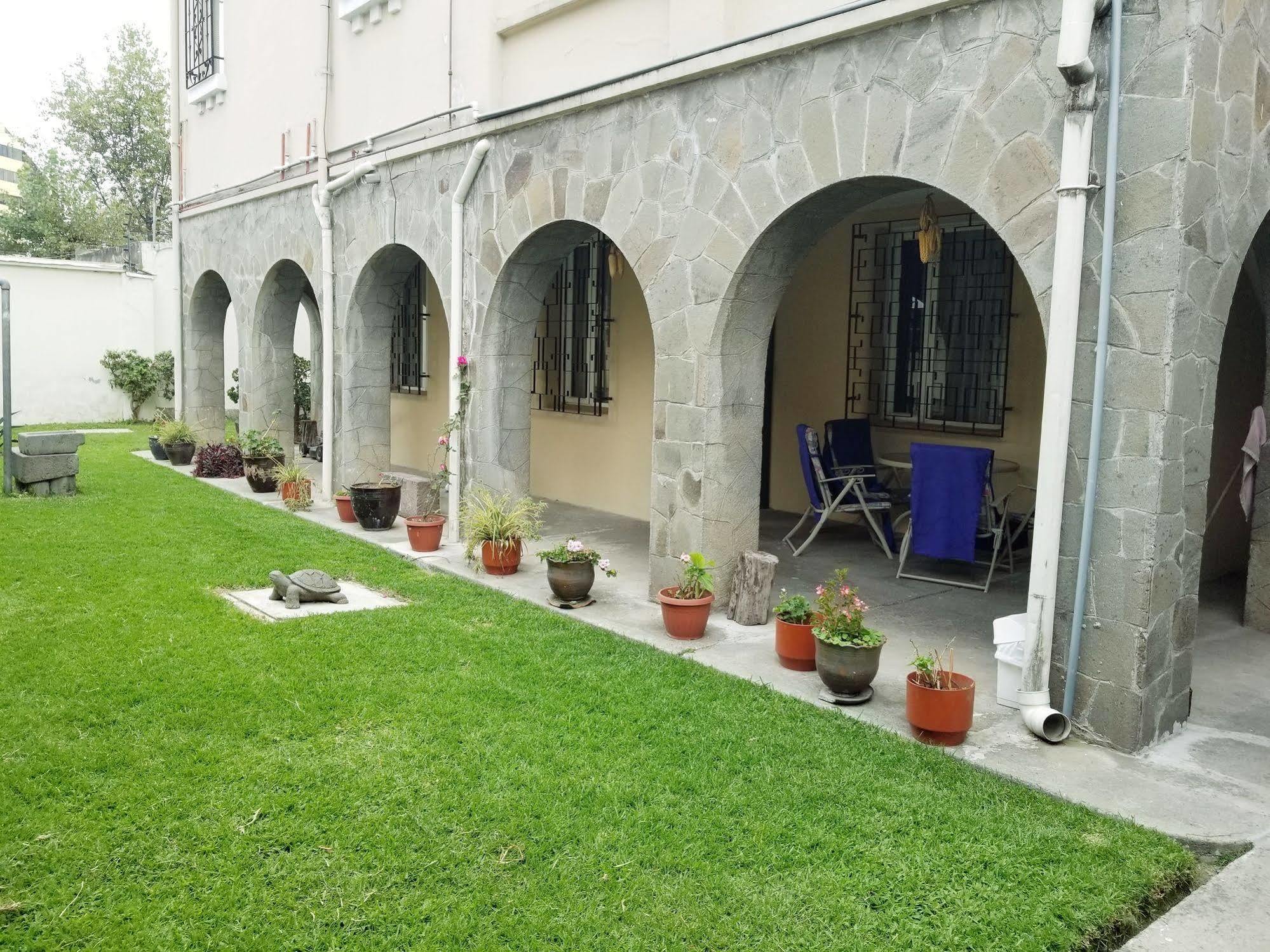 Travellers Inn Кито Екстериор снимка