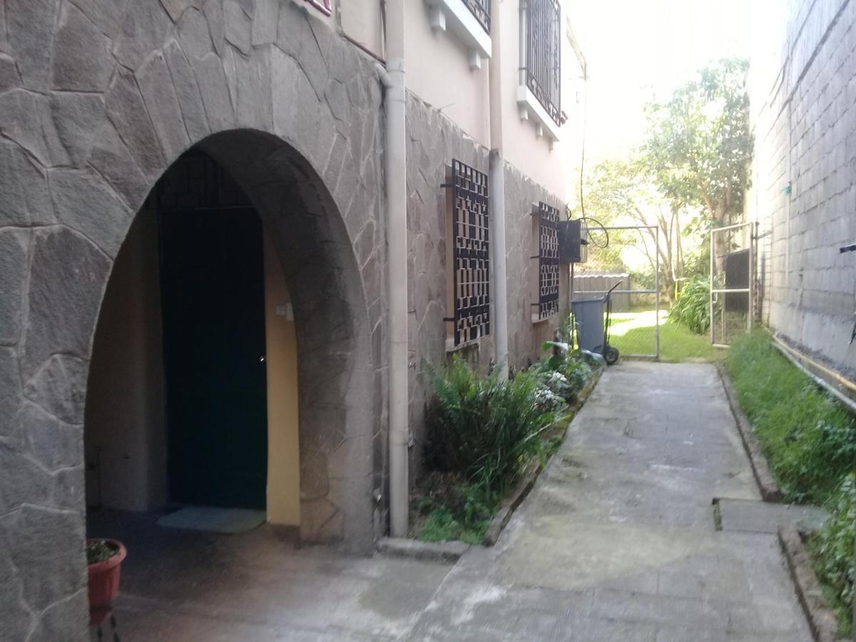 Travellers Inn Кито Екстериор снимка
